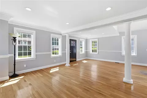 Living - 5 Thayer Pl, Warwick, RI 02888 photo 1 of 6