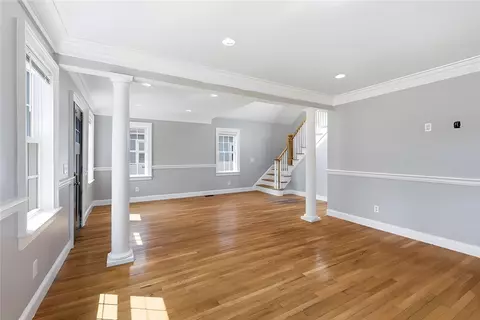 Living - 5 Thayer Pl, Warwick, RI 02888 photo 2 of 6
