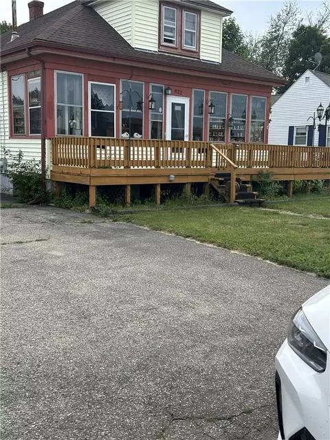 822 Strawberry Field Rd, Warwick, RI 02886