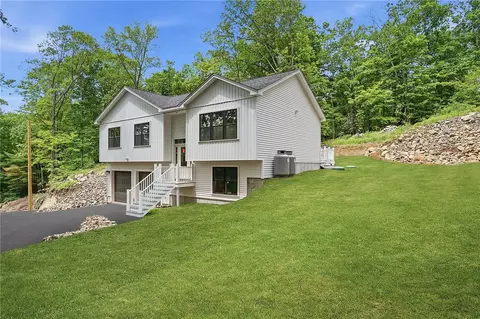51 Birch Rd, Cumberland, RI 02864