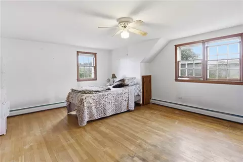 Bedroom - 129 Dewolf Ave, Bristol, RI 02809 photo 6 of 9
