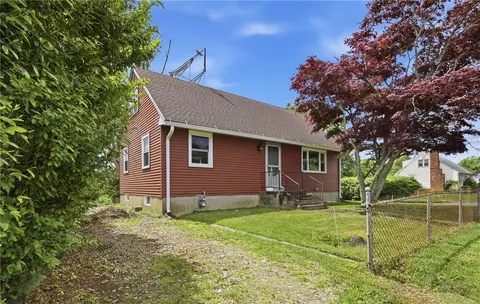 Exterior - 129 Dewolf Ave, Bristol, RI 02809 photo 2 of 6