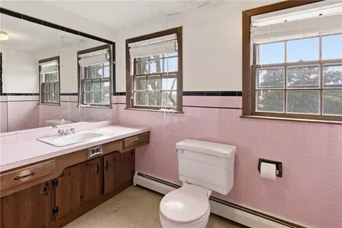 Bath - 129 Dewolf Ave, Bristol, RI 02809 photo 2 of 3