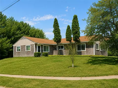 10 Ludlow Rd, Middletown, RI 02842