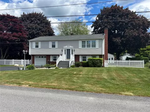 28 Eveready Ave, Bristol, RI 02809