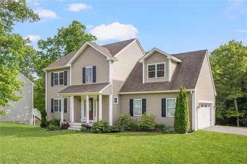 290 Station St, Coventry, RI 02816