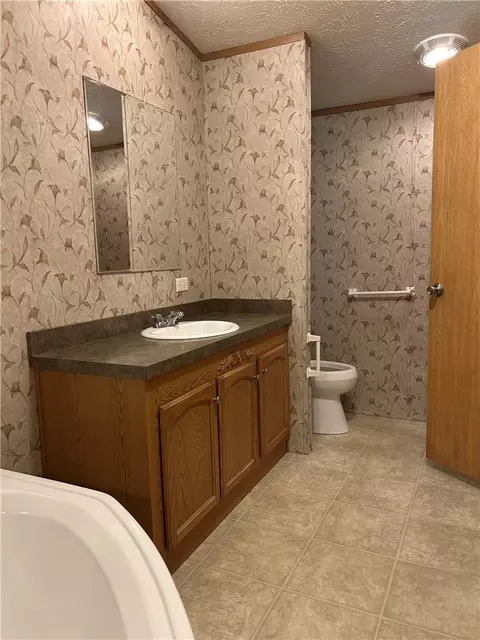Bath - 33 Hemlock Rd, Glocester, RI 02814 photo 3 of 3