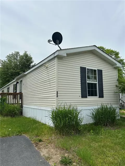 33 Hemlock Rd, Glocester, RI 02814