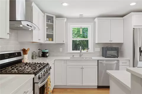 Kitchen - 1864 Flat River Rd, Coventry, RI 02816 photo 4 of 5