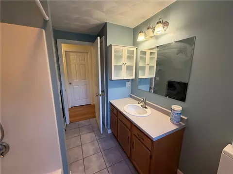 Bath - 285 Saint Louis Ave, Woonsocket, RI 02895 photo 4 of 7