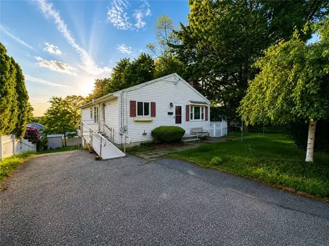 285 Saint Louis Ave, Woonsocket, RI 02895