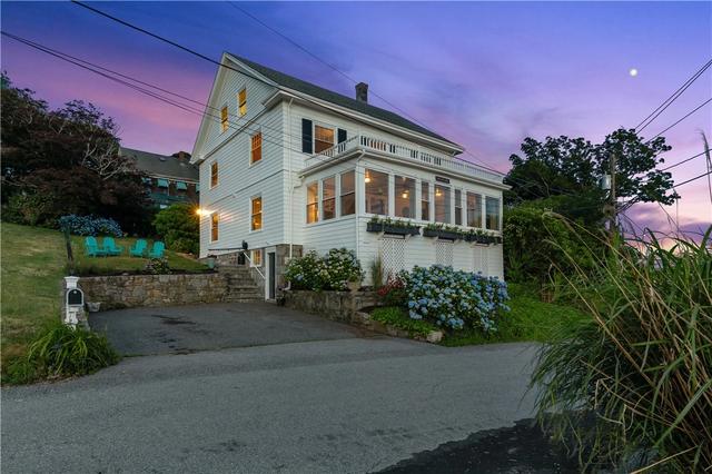 88 Hillside Ave, Tiverton, RI 02878