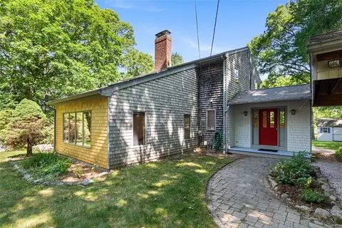201 White Horn Dr, Kingston, RI 02881