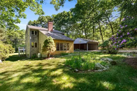 201 White Horn Dr, Kingston, RI 02881
