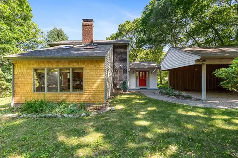 201 White Horn Dr, Kingston, RI 02881