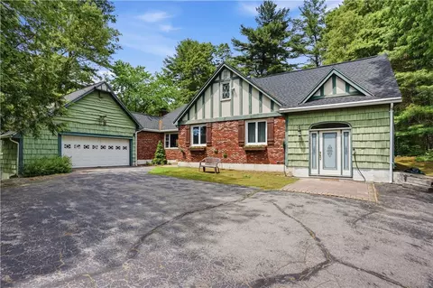 42 Georgiana Dr, Cumberland, RI 02864