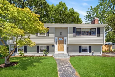 Exterior - 247 Asylum Rd, Warwick, RI 02886 photo 2 of 9