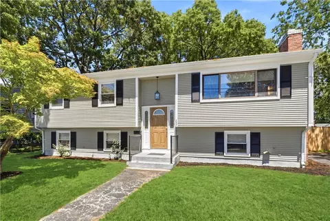 247 Asylum Rd, Warwick, RI 02886