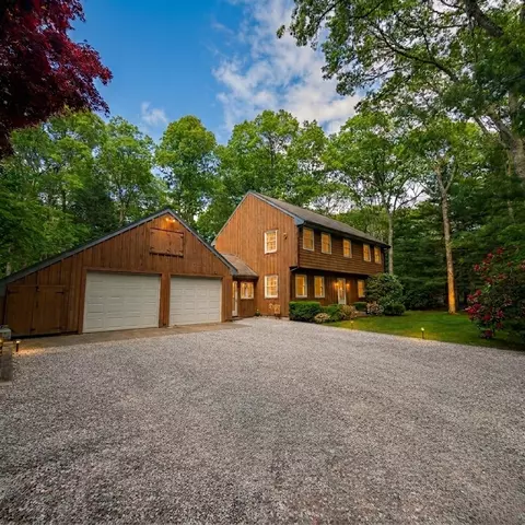 106 Wendy Ln, South Kingstown, RI 02879