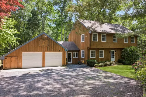 106 Wendy Ln, South Kingstown, RI 02879