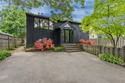 23 Lawndale Dr, East Greenwich, RI 02818