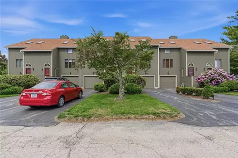 9 Tamarac Dr #D, Greenville, RI 02828