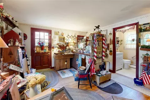 Entry Way - 1503 Putnam Pike, Glocester, RI 02814 photo 2 of 4