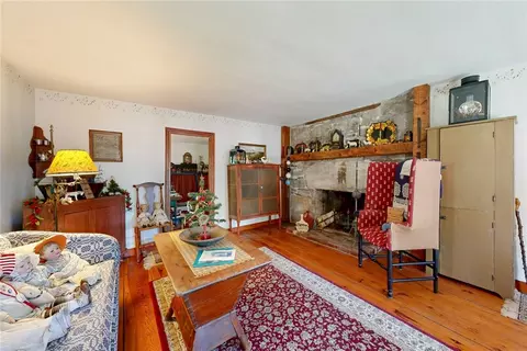 Living - 1503 Putnam Pike, Glocester, RI 02814 photo 2 of 5