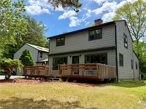 5 Buoy St, Jamestown, RI 02835
