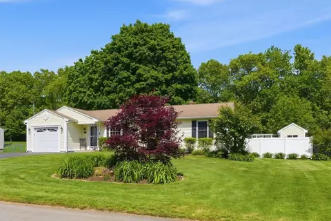 127 Sun Valley Dr, Cumberland, RI 02864