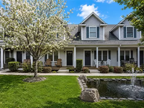 301 W Shore Rd #19, Warwick, RI 02886