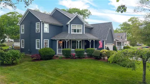 21 Tilbury Dr, Bristol, RI 02809