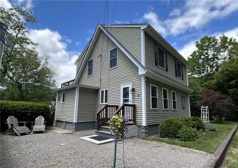 50 Brookdale Ave, Cranston, RI 02921