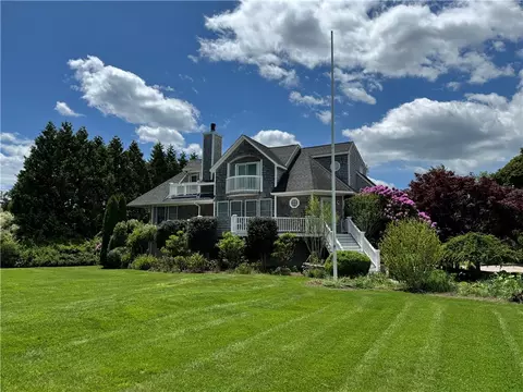 112 W Willow Ln, Charlestown, RI 02813