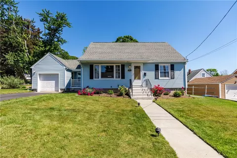 11 Bellevue Dr, Cranston, RI 02920