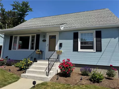 11 Bellevue Dr, Cranston, RI 02920