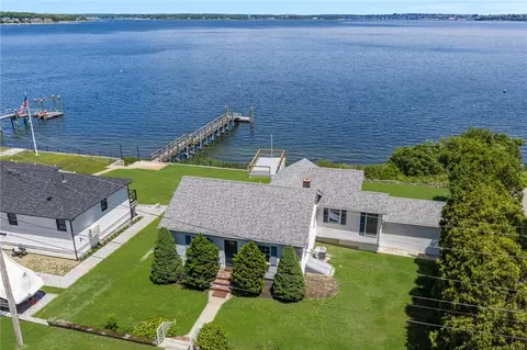 2 King Phillip Ave, Bristol, RI 02809