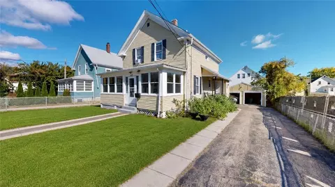 127 3rd Ave, Woonsocket, RI 02895