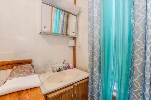 Bath - 32 Vine St, Woonsocket, RI 02895 photo 4 of 4