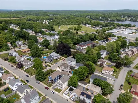 View/Area - 32 Vine St, Woonsocket, RI 02895 photo 3 of 4