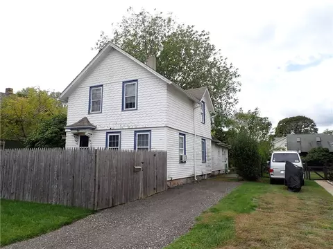 98 Meadow Ave, South Kingstown, RI 02879