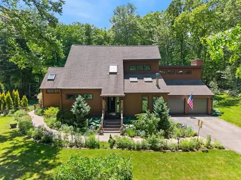 190 Stoney Hollow Rd, Tiverton, RI 02878