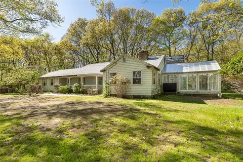 101 Cobble Hill Rd, Lincoln, RI 02865