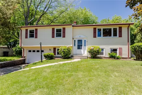26 Seneca Rd, Portsmouth, RI 02871