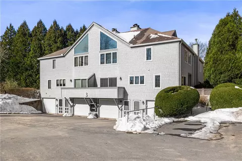 421 Bellevue Ave #3B, Newport, RI 02840