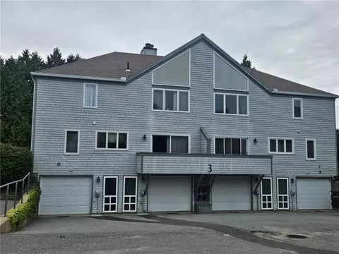 421 Bellevue Ave #3B, Newport, RI 02840