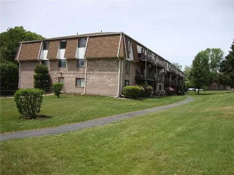 752 Quaker Ln #A-109, East Greenwich, RI 02818