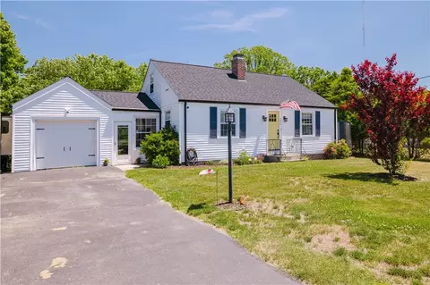 1472 Wampanoag Trl, Riverside, RI 02915
