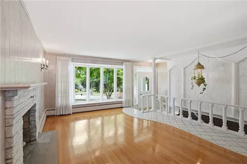 Living - 14 Cardinal Rd, Cranston, RI 02921 photo 2 of 4
