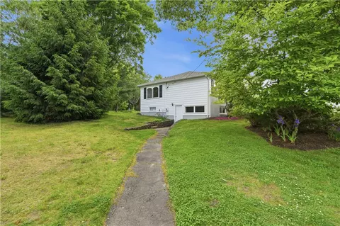 Exterior - 14 Cardinal Rd, Cranston, RI 02921 photo 4 of 5
